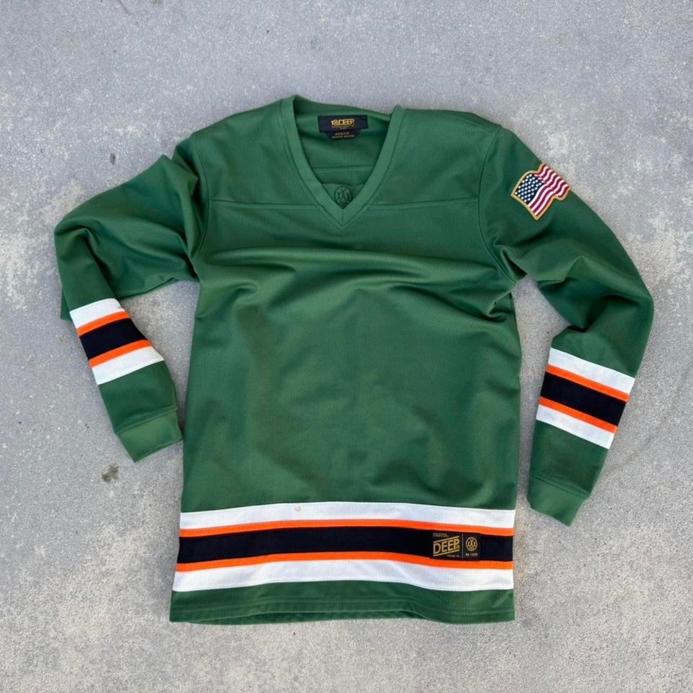 10‎ DEEP Men Size Medium Green Jersey Hockey Style Shirt
